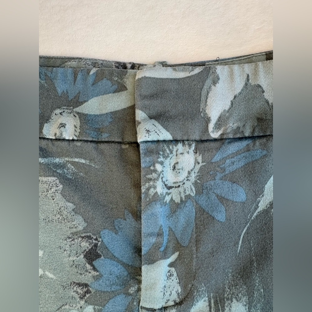 Vintage Calvin Klein Tropical Print Shorts - Size 8. - Picture 6 of 13
